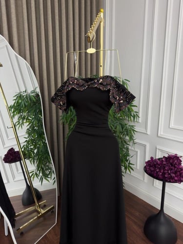 فستان "ليلة الأوركيد" الأسود - كلاسيكية بلمسة عصري...