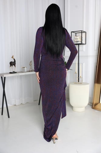 فستان سهرة طويل ضيق بفتحة رقبة مربعة وكشكشة جانبية...