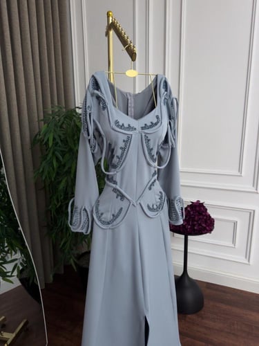 فستان سهرة ملكي باللون السماوي الرمادي (Baby Blue)...