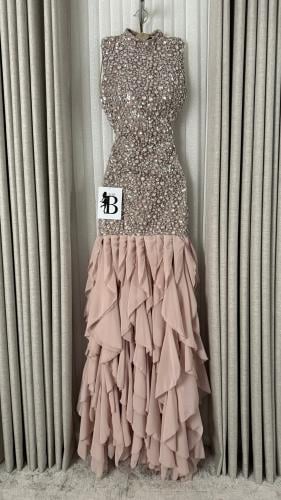 فستان سهرة "توب بي" - بريق الكريستال وتنورة الكشكش...