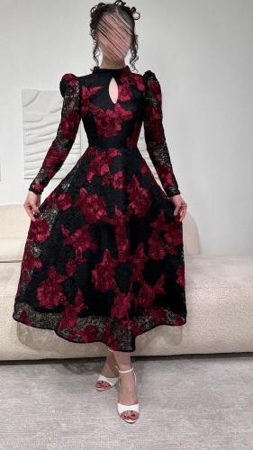 فستان "فيكتوريا" الراقي - دانتيل مطرز بالورد البار...