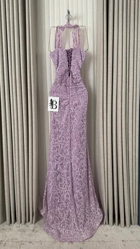 فستان سهرة "لافندر تشارم" مطرز بالترفل