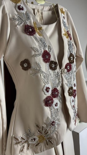 طقم "بيرلانتي" الراقي - أناقة مطرزة بلمسات يدوية