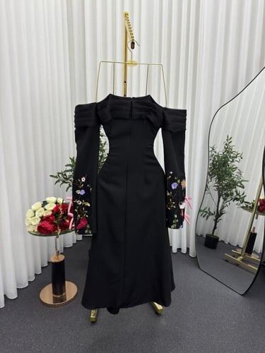 فستان "فلورال نوار" الأسود - أناقة كلاسيكية بلمسة...