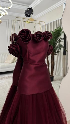 فستان سهرة أنيق بتصميم الزهور والتل - لون خمري (بر...