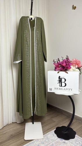 جلابية "سهرة ملكية" قطعتين بلون عنابي فاخر