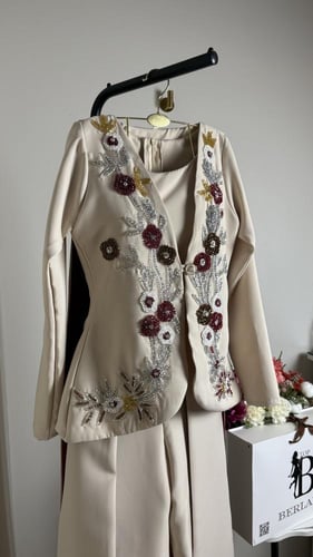 طقم "بيرلانتي" الراقي - أناقة مطرزة بلمسات يدوية