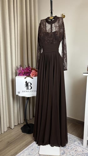 فستان سهرة شيفون ودانتيل - بني شوكولاتة راقٍ