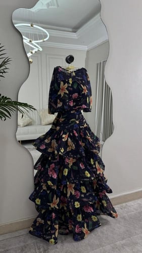 فستان "فلورا" الفاخر - بتصميم طبقات الشيفون الساحر...