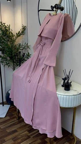 فستان "إيليغانس" الزهري قطعتين - أناقة عصرية بلمسة...