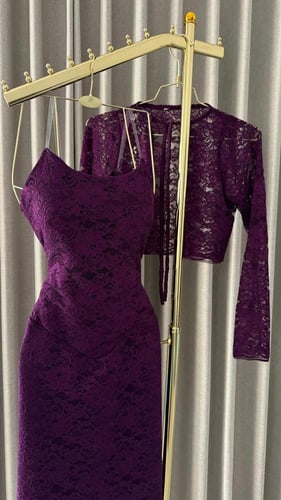 طقم فستان "أرجوان السهرة" - قطعتين من الدانتيل الف...