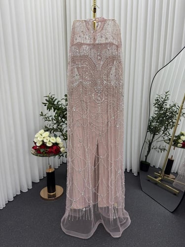 فستان سهرة ملكي (قطعتين) بلون "روز بودر" مع كاب مط...