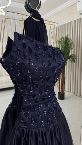 فستان سهرة ماكسي أنيق باللون العنابي (البرغندي) مع...