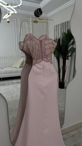 فستان "زهرة الربيع" - أناقة أنثوية ساحرة