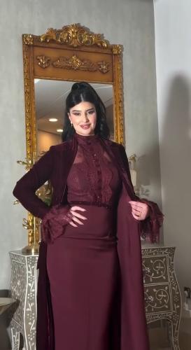 طقم "إليغانس" المخملي – فستان سهرة مع عباءة خارجية