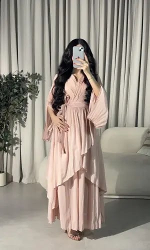 فستان "بيلا" المكسر بلمسة ملكية