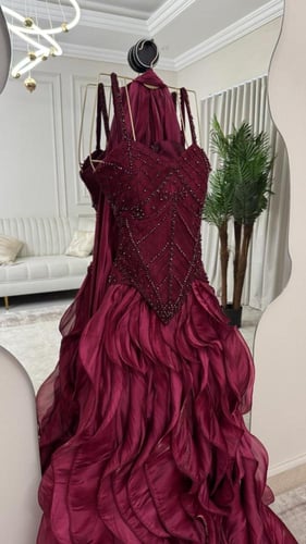 فستان "سهرة" ملكي باللون البرغندي (العنابي الداكن)...