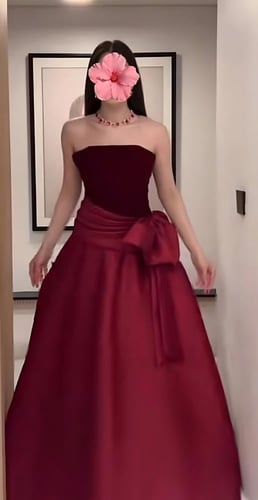 فستان سهرة طويل أنيق بتصميم كورسيه وفيونكة كبيرة
