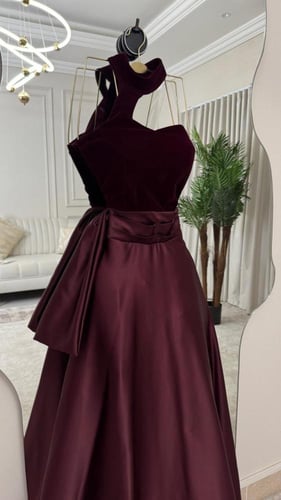 فستان سهرة مخمل وستان ملكي بلون الباذنجاني العميق