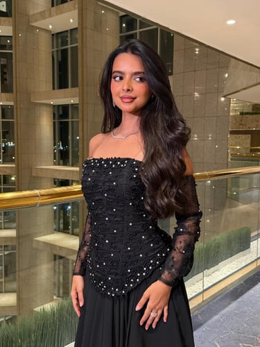 فستان "ليالي الأناقة" - أسود ملكي مطرز باللؤلؤ وال...