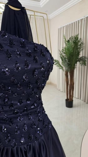 فستان سهرة ماكسي أنيق باللون العنابي (البرغندي) مع...