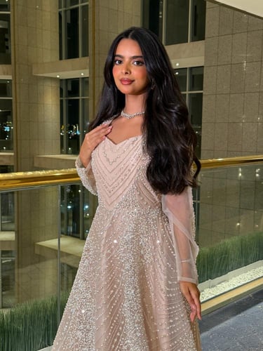 فستان سهرة الملكة مطرز باللؤلؤ والكريستال