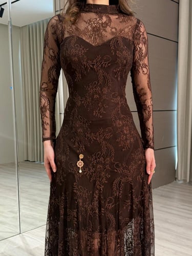فستان سهرة ماكسي من الدانتيل الفاخر - بني تشوكليت