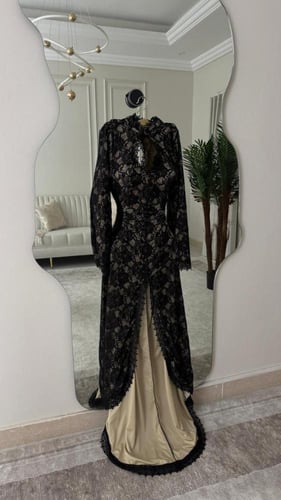 فستان سهرة طويل من الدانتيل الأسود - إطلالة ملكية...