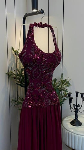 فستان سهرة "إيفيلين" - أناقة الشيفون والتطريز الفا...