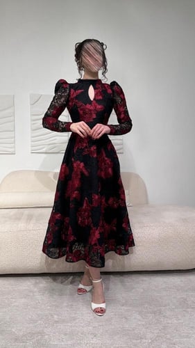 فستان "فيكتوريا" الراقي - دانتيل مطرز بالورد البار...