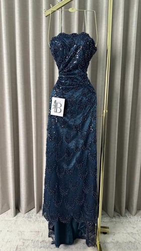 فستان "إميرالد نايت" السواريه – قمة الفخامة والرقي