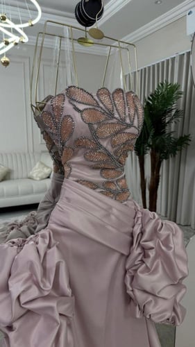 فستان السهرة "لمسة الأناقة الملكية" (Royal Eleganc...