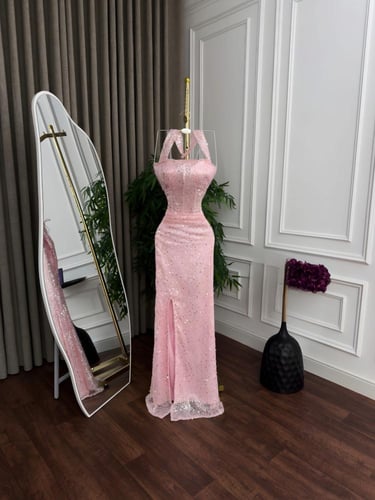 فستان سهرة روز أناقة كلاسيكية بلمسة عصرية