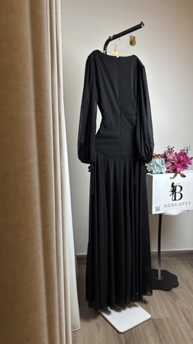 فستان "سهرة كلاسيك" بنقاط البولكا والخصر المجعد