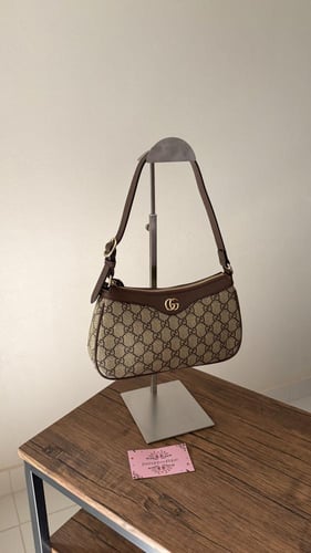 شنطة كتف قوتشي