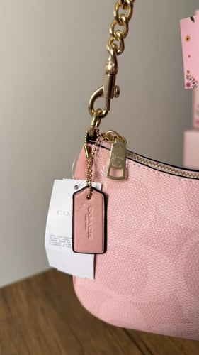 شنطة كتف كوتش