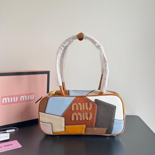 شنطة يد miu miu وسط