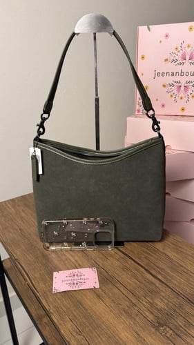 شنطة كوتش مخمل زيتي كبير