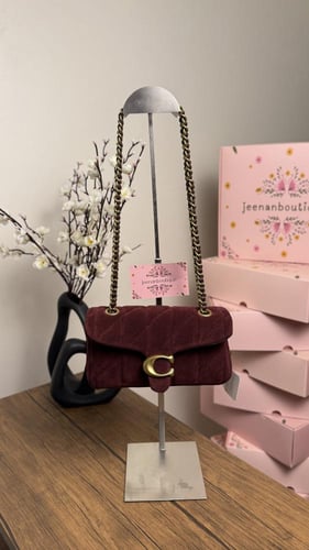 شنطة كوتش مخمل أحمر صغير