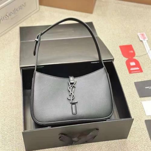 شنطة يد سان لوران فضي