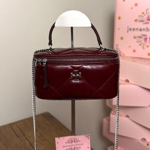 توري بورش عنابي