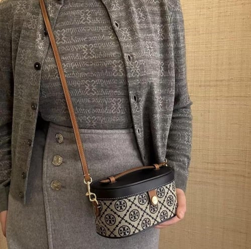 شنطة يد توري بورش