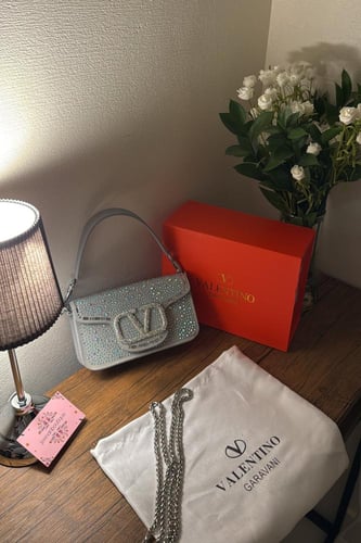 شنطة يد فالنتينو