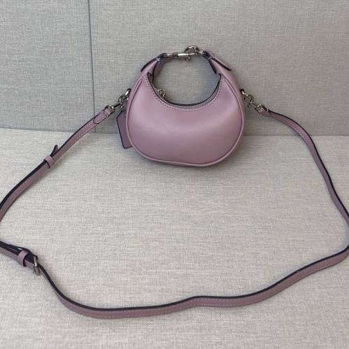 شنطة يد كوتش