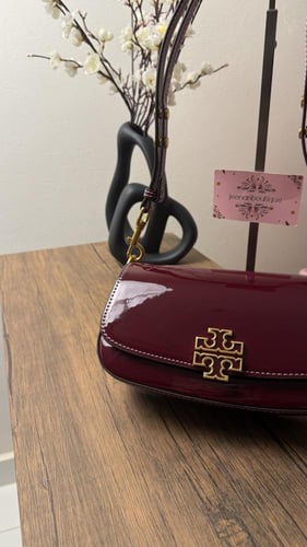 شنطة كتف توري بورش