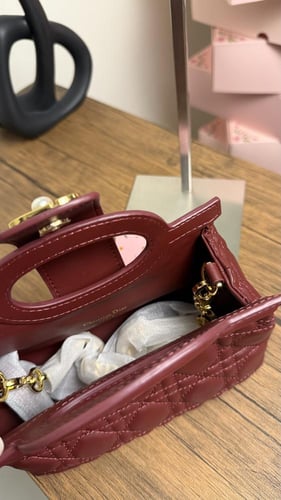 شنطة ليدي ديور مايكرو عنابي