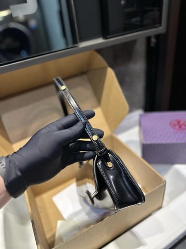 شنطة كتف توري بورش عنابي