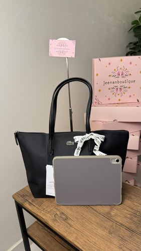 شنطة لاكوست فيس أسود