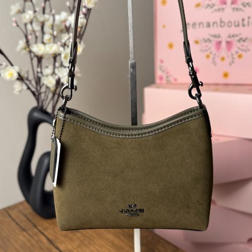 شنطة كوتش مخمل زيتي صغير