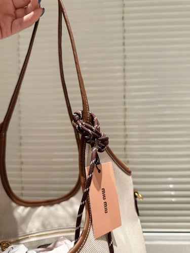 توت باق miu miu